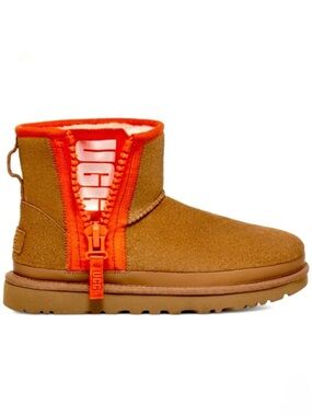 UGG Women’s Boots Mini Zipper Tape Logo Bootie Size 6 Classic Fashion Chestnut